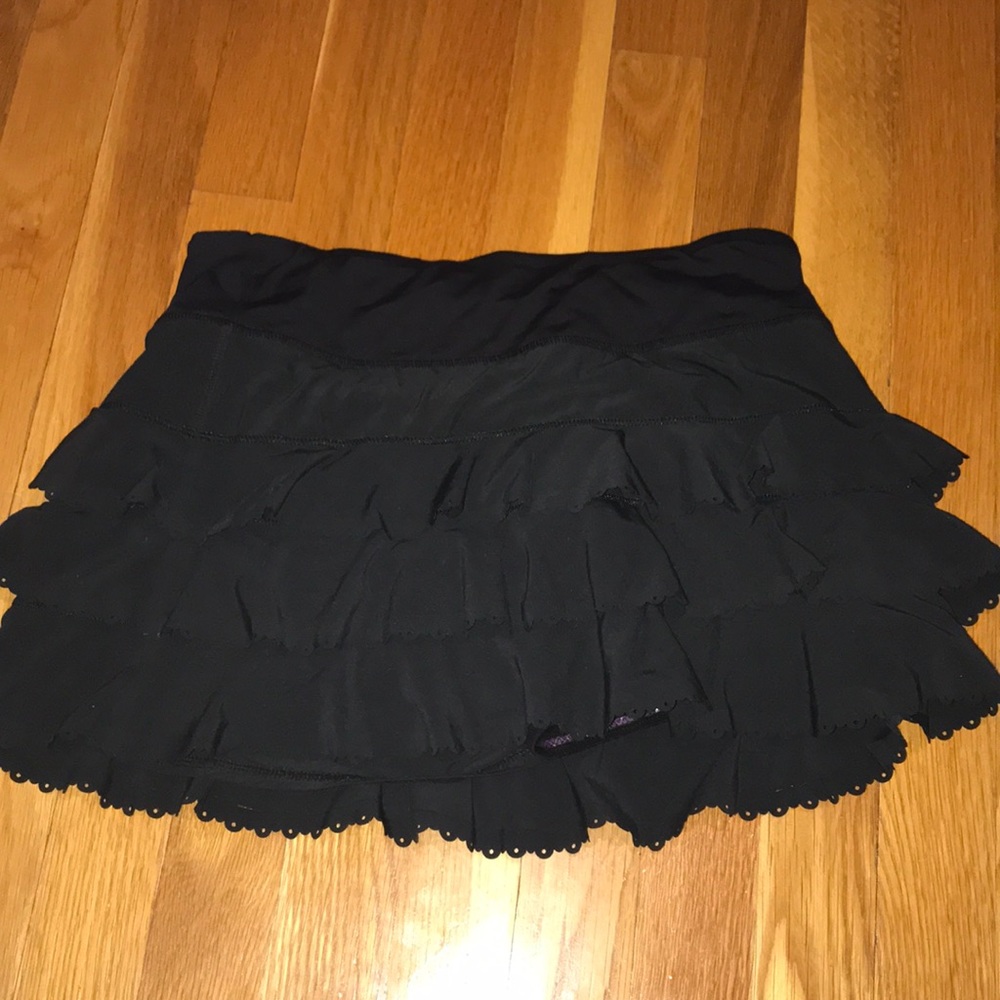 Beautiful black LULULEMON skirt.